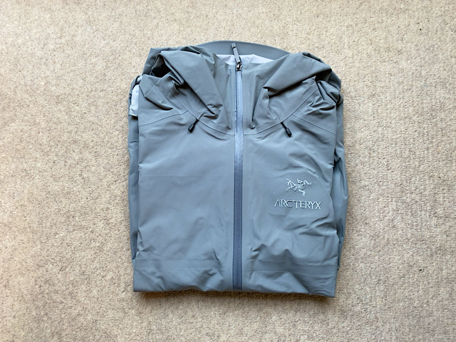 【散財記録】アークテリクスのベータLTジャケットをグランフロント大阪店で購入 - Koshiyan Blog